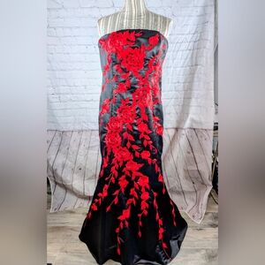 Kiss Kiss Formal Prom Gown Black and Red Floral Embroidery Sz Small